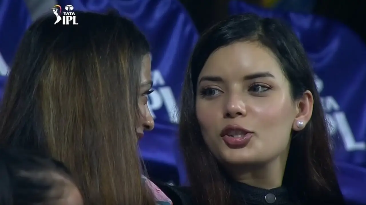 Pant's sister Sakshi Pant and his girlfriend Isha Negi